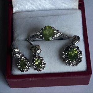 Elegant Green 925 Sterling Silver Jewelry Set